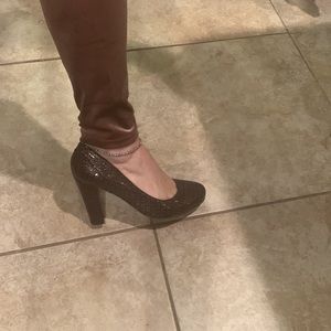 Reptile print deep greenish brown pumps